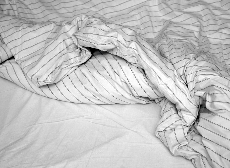 uebermorgen schnee, a bedsheet on a bed drawn back